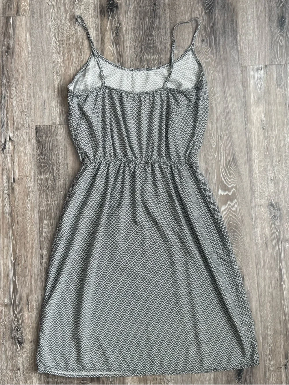 🐻 2/$25 • Old Navy | LIKE NEW • Black & White Geometric Dress - Picture 3 of 7